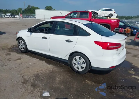 2016 Ford Focus S из США, поврежденный, VIN 1FADP3E2XGL242513